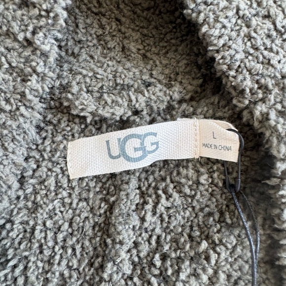 Ugg Fremont Fluffy Knit Sweater Cardigan. Women’s size large. Dark green color. - Picture 3 of 9